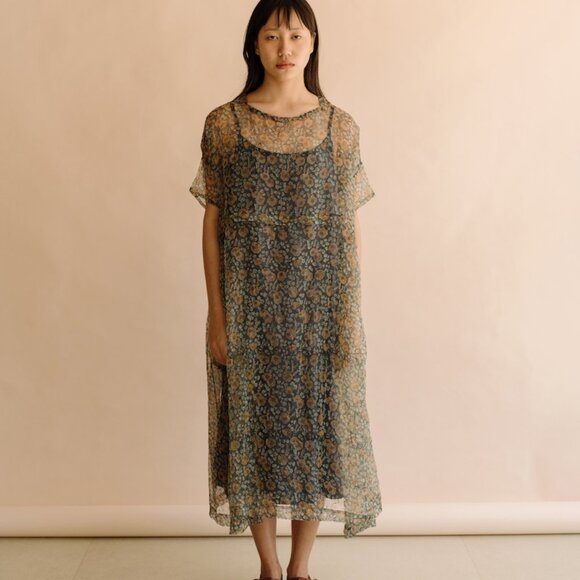 Runaway Bicycle Dresses & Skirts - Runaway Bicycle brand Clover Dress Floral - L